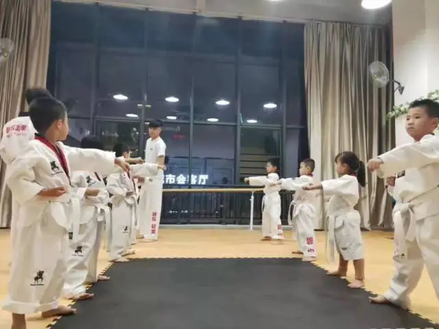 篮球基本训练动作名称_0